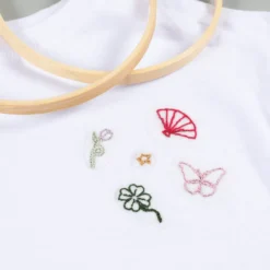 Brodera en egen t-shirt, 2 st.