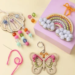 Dekorera själv – träfigurer med hål, 24 st.