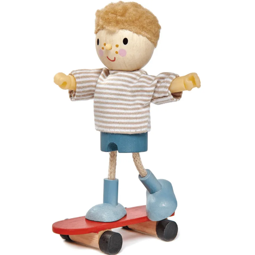 Dockhusfigur - Edward och skateboard