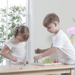 Fia med knuff i träväska
