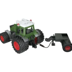 Fjärrstyrd traktor med släp