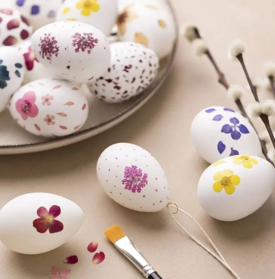 Gör decoupage-påskägg