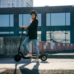 Micro cykelhjälm - Svart, 58-61 cm