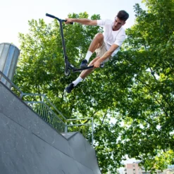 Micro Ramp-stuntsparkcykel – Svart