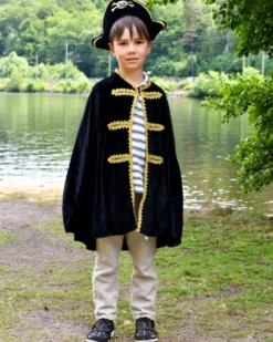 Pirat (cape + hatt), stl. 3-8 år