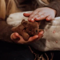Plyschhund med två valpar