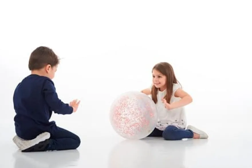 Sensorisk boll med konfetti - stor 40 cm. diameter