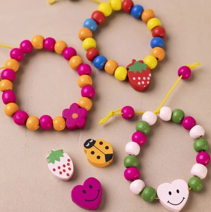Smyckepaket med träpärlor - Glada färger