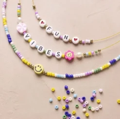 Smyckespaket - Halsband med bokstavspärlor