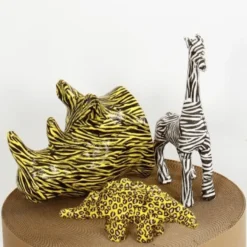 Stegosaurus av papier maché - L: 21,9 cm
