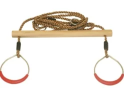 Trapets av trä med ringar