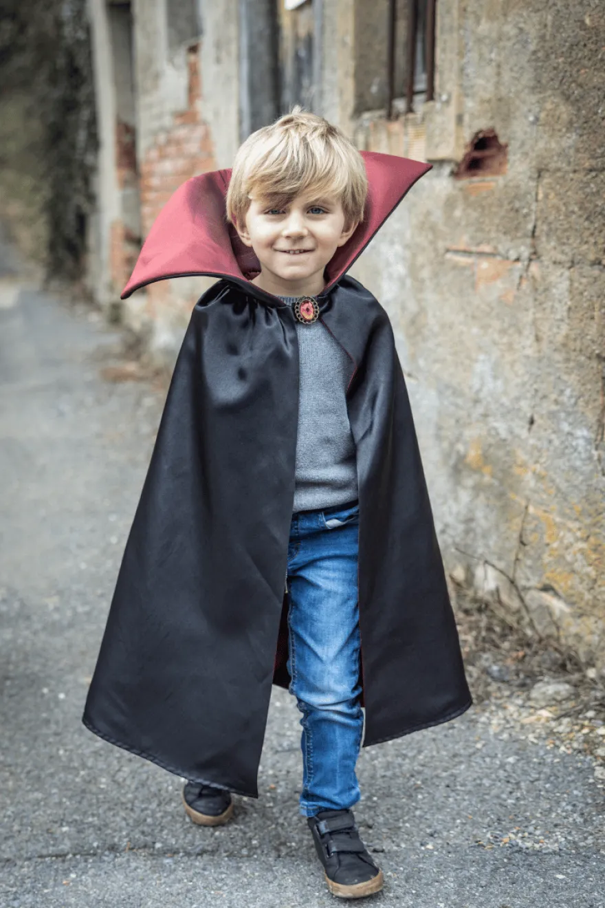 Vampyrcape med hög krage, stl. 4-6 år